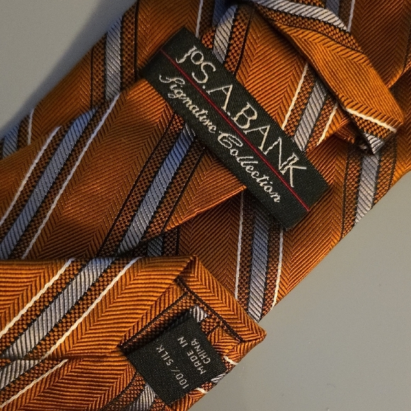 (J28) JoS. A Bank Elegant Striped Men's Tie - Picture 3 of 3